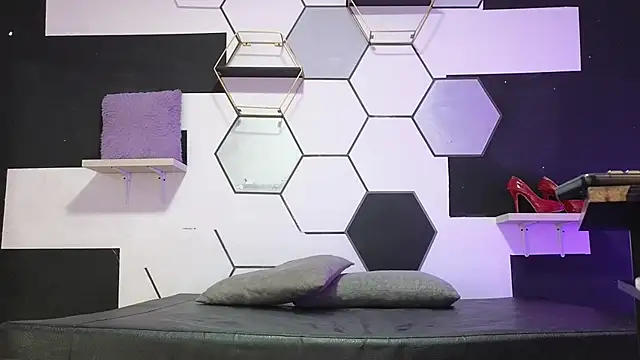 alondrabigtits online show from September 13, 2025, 11:54 am