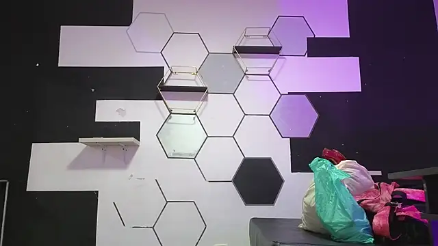 alondrabigtits online show from October 7, 2025, 12:13 pm