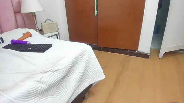 Snapshot of melody_brunnet chatting on March 21, 2025, 6:29 pm melody brunnet online show from March 21, 2025, 6:29 pm