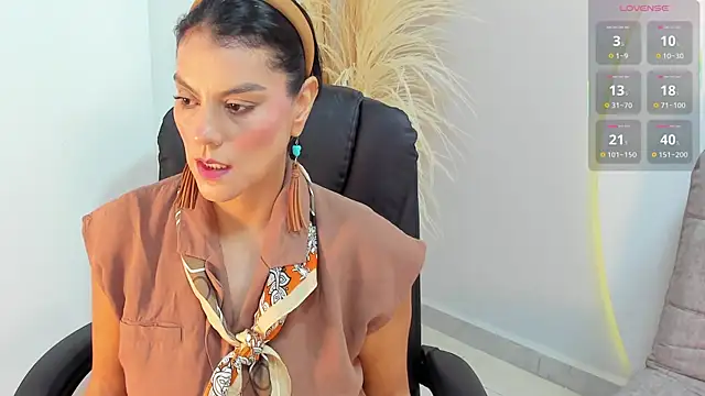 Ada Monroe10 online show from October 21, 2025, 1:34 pm