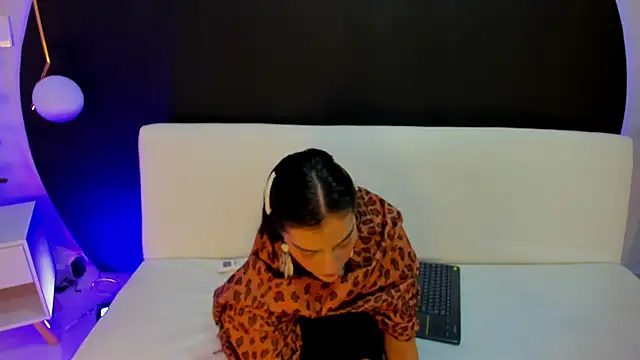 Ada Monroe10 online show from February 11, 2026, 1:49 pm