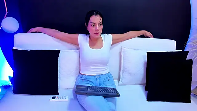 Ada Monroe10 online show from March 27, 2026, 1:44 pm