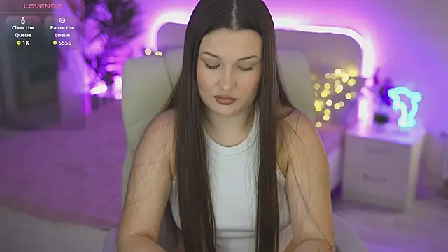 Snapshot of OneLaya chatting on September 14, 2025, 1:54 pm OneLaya online show from September 14, 2025, 1:54 pm