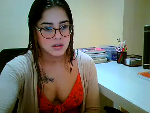 Snapshot of maliamiller chatting on September 28, 2025, 4:23 pm maliamiller online show from September 28, 2025, 4:23 pm