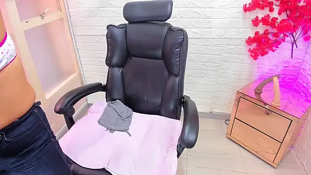 Aisha 09 online show from March 12, 2026, 3:51 pm