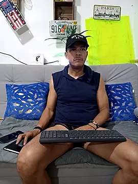 latinmartin73 online show from September 18, 2025, 11:40 pm