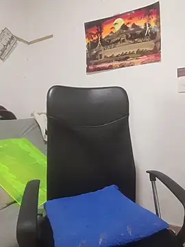 latinmartin73 online show from November 24, 2025, 8:08 pm