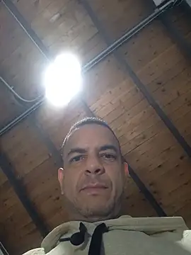 latinmartin73 online show from February 3, 2026, 2:53 am