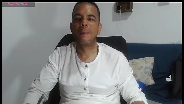 latinmartin73 online show from May 10, 2026, 5:12 am