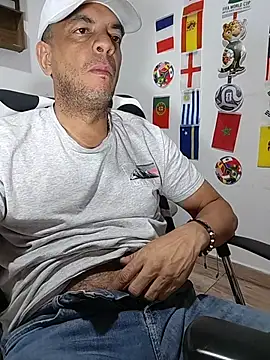 Snapshot of latinmartin73 chatting on June 29, 2026, 4:41 am latinmartin73 online show from June 29, 2026, 4:41 am
