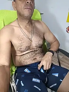 Snapshot of latinmartin73 chatting on July 17, 2026, 2:40 am latinmartin73 online show from July 17, 2026, 2:40 am