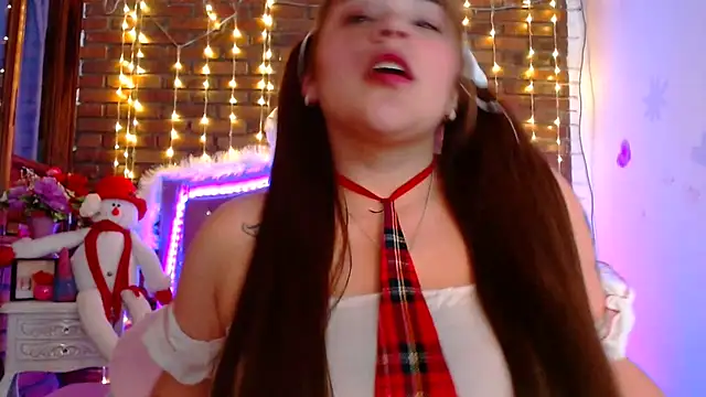 dulcevegga online show from January 6, 2025, 3:42 am