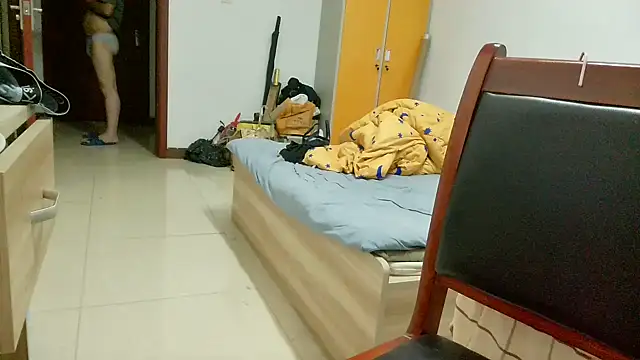 huzi518 online show from September 17, 2025, 3:46 pm