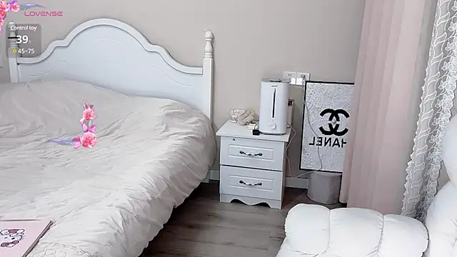 Caitlyn   online show from January 3, 2025, 4:48 pm