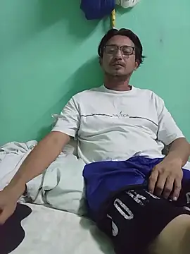 Andresguz35 online show from February 6, 2026, 4:28 am