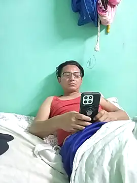 Snapshot of Andresguz35 chatting on March 9, 2026, 4:05 am Andresguz35 online show from March 9, 2026, 4:05 am