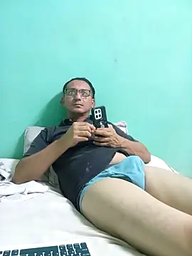 Snapshot of Andresguz35 chatting on March 19, 2026, 3:10 am Andresguz35 online show from March 19, 2026, 3:10 am