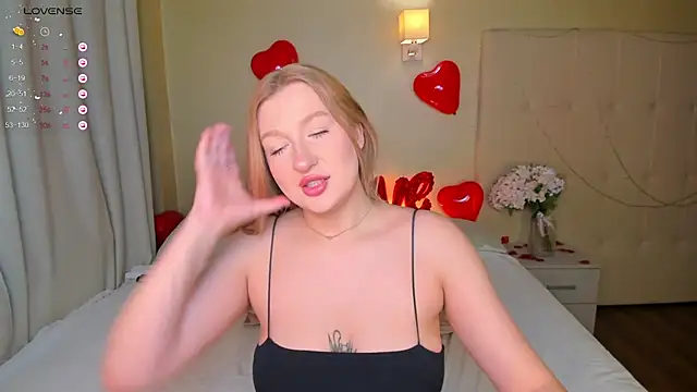 Emma  Leee online show from February 16, 2025, 1:03 am