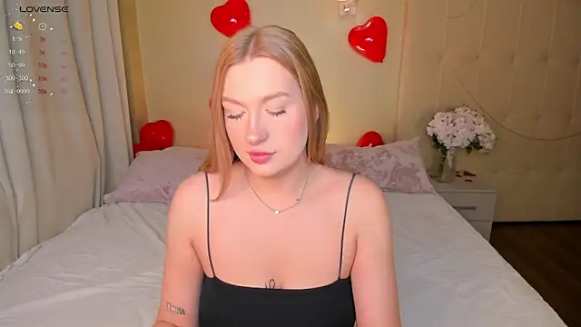 Emma  Leee online show from February 18, 2025, 12:59 am