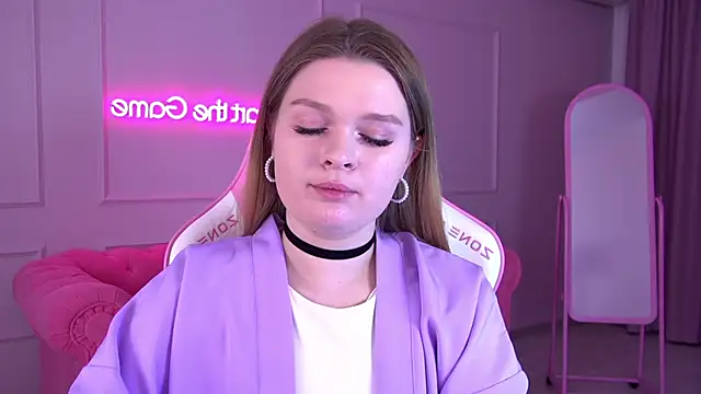 CrystalLyons online show from January 30, 2025, 3:40 pm