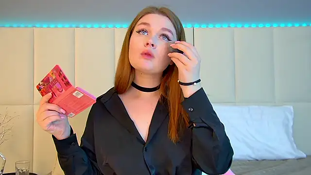 CrystalLyons online show from March 2, 2025, 3:37 pm