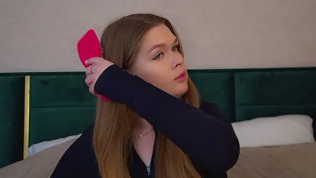 CrystalLyons online show from February 3, 2026, 2:53 am