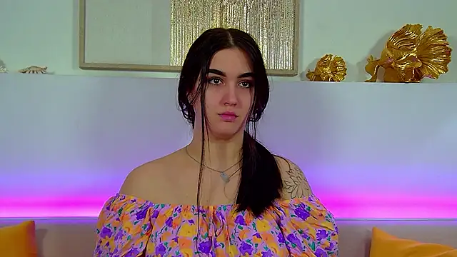 ChristinaMilton online show from November 13, 2025, 6:40 pm