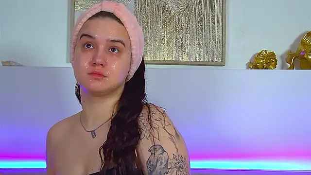 ChristinaMilton online show from March 7, 2026, 6:21 am