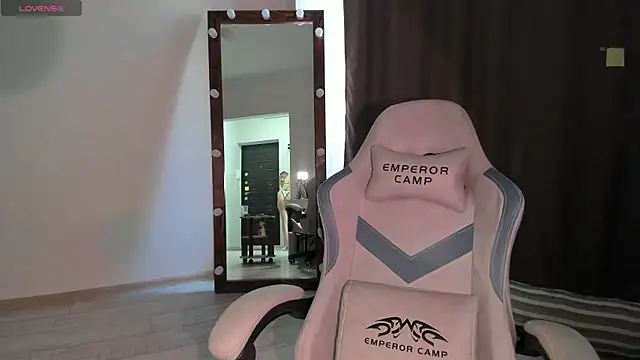 Lana Younes online show from October 2, 2025, 10:22 am