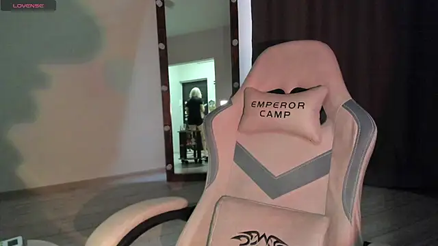 Lana Younes online show from November 4, 2025, 1:21 pm