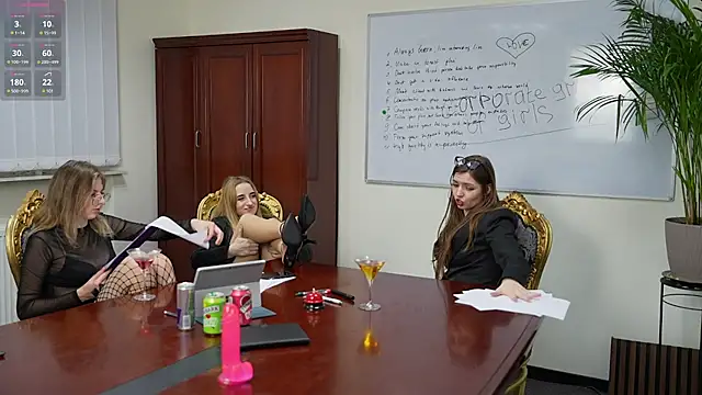 Michelle 054 online show from January 30, 2025, 6:43 pm