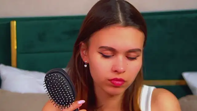 PollyLanders online show from September 29, 2025, 6:24 pm