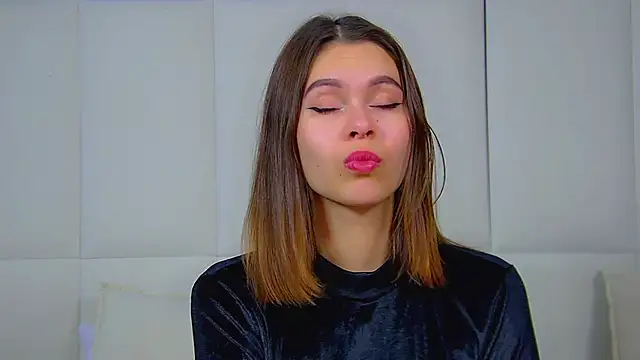 PollyLanders online show from October 6, 2025, 7:11 pm