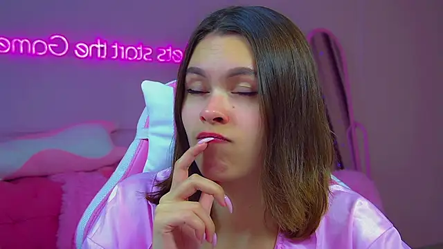 PollyLanders online show from October 12, 2025, 6:29 pm