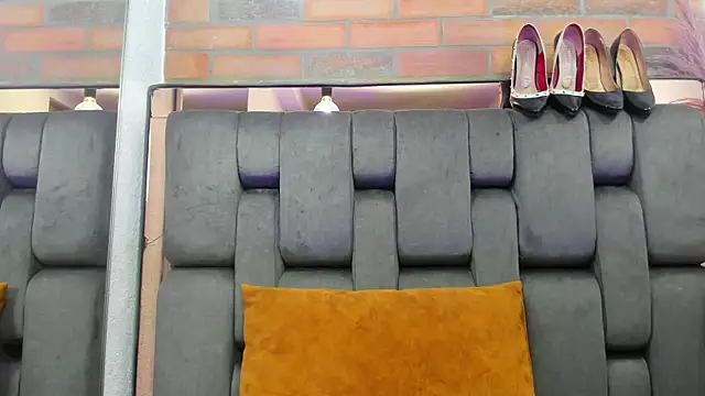 JESSYCORTES online show from October 3, 2025, 2:14 pm