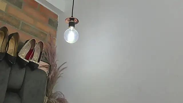 JESSYCORTES online show from October 17, 2025, 2:41 pm