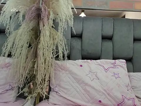 JESSYCORTES online show from April 18, 2026, 5:33 am