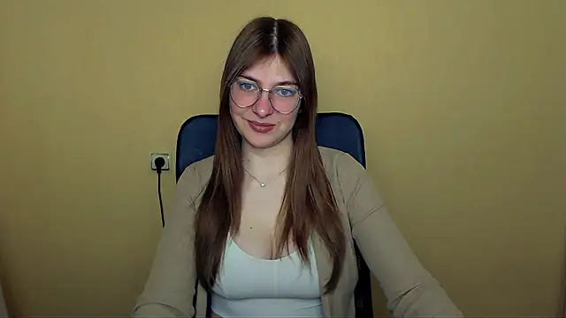 Luna Lush  online show from April 24, 2026, 9:45 am