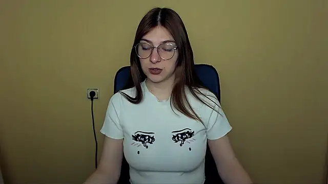 Luna Lush  online show from April 25, 2026, 9:34 am