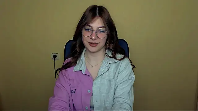 Luna Lush  online show from May 1, 2026, 8:41 am