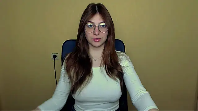 Luna Lush  online show from May 2, 2026, 8:30 am