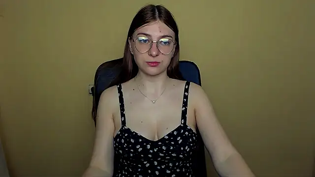 Luna Lush  online show from May 21, 2026, 8:43 am