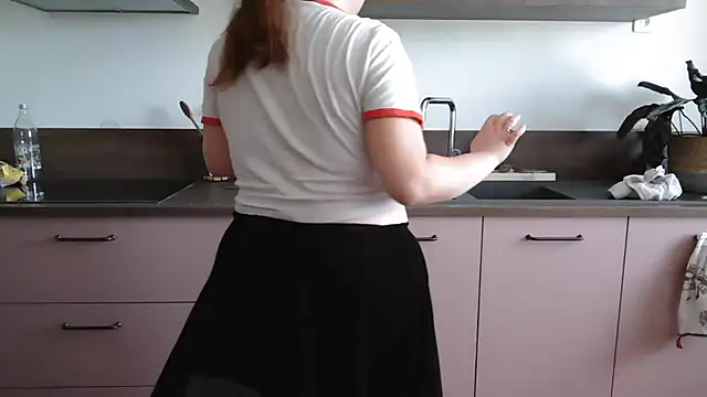 Snapshot of Maline26_ chatting on September 12, 2025, 12:16 pm Maline26 online show from September 12, 2025, 12:16 pm