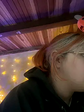 SophiaWeestt99 online show from November 20, 2025, 3:07 am