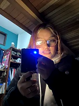 SophiaWeestt99 online show from December 4, 2025, 4:11 am