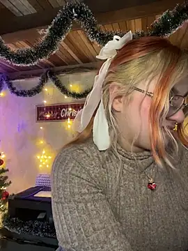 SophiaWeestt99 online show from December 17, 2025, 5:57 am