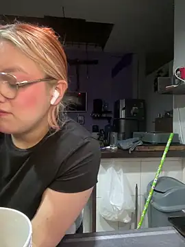 SophiaWeestt99 online show from February 16, 2026, 4:08 am