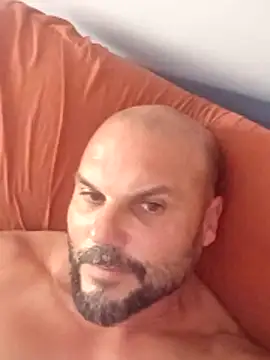 Snapshot of Javierchico chatting on June 18, 2026, 12:31 pm Javierchico online show from June 18, 2026, 12:31 pm