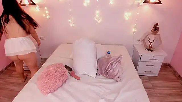 Katta Gil online show from December 2, 2025, 1:39 pm