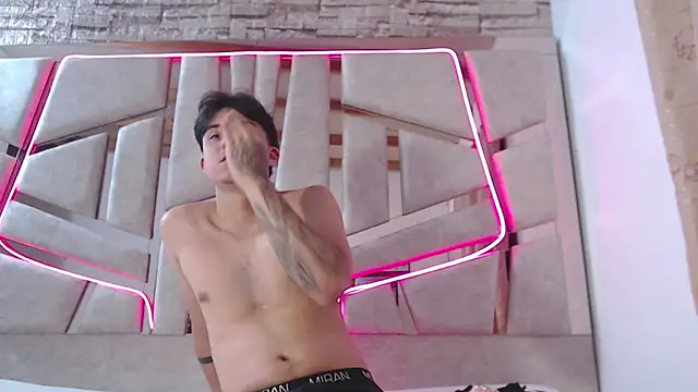 mia and austin online show from March 23, 2025, 12:47 am